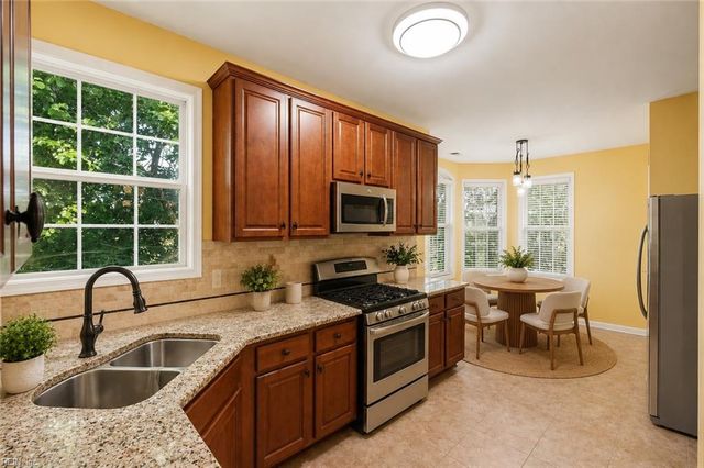 1002 Grand Oak LN, Virginia Beach, VA 23455