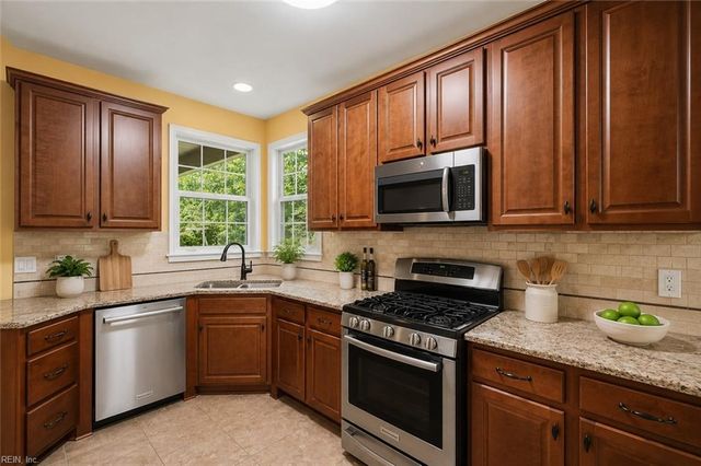 1002 Grand Oak LN, Virginia Beach, VA 23455