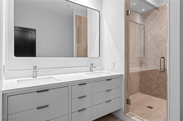 3109 Vine Court, Cleveland, OH 44113