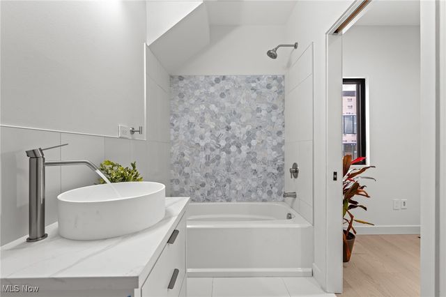 3109 Vine Court, Cleveland, OH 44113