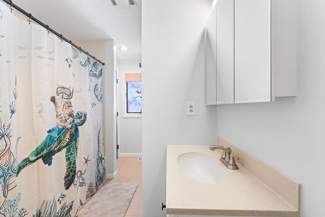 25 Tobey Rd 57, Dracut, MA 01826