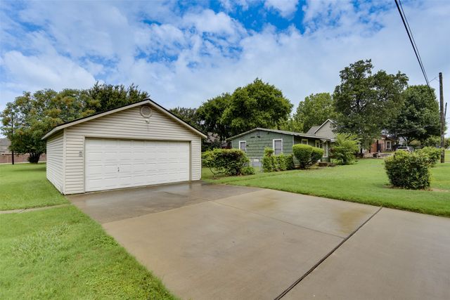 802 Cardinal Road, Mansfield, TX 76063