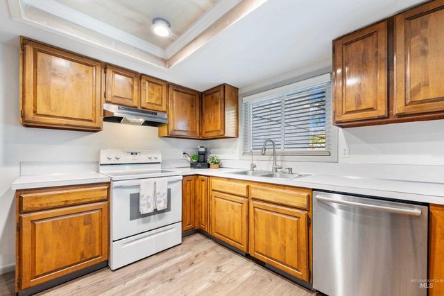 9066 W Brookview Ct, Boise, ID 83709