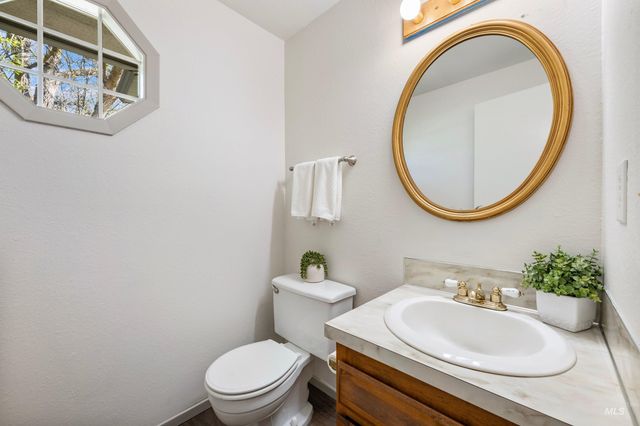 9066 W Brookview Ct, Boise, ID 83709