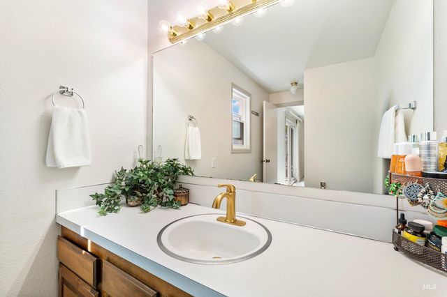 9066 W Brookview Ct, Boise, ID 83709