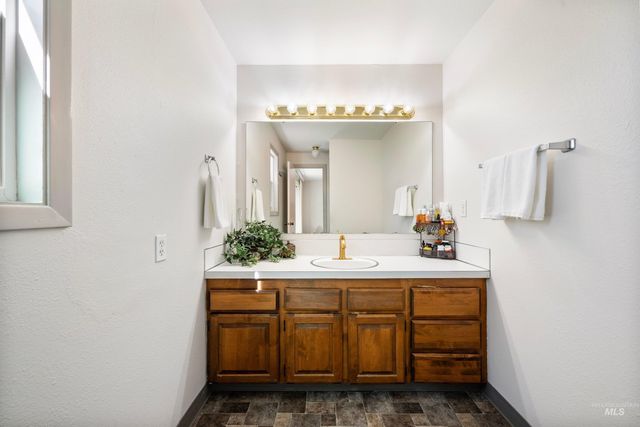 9066 W Brookview Ct, Boise, ID 83709