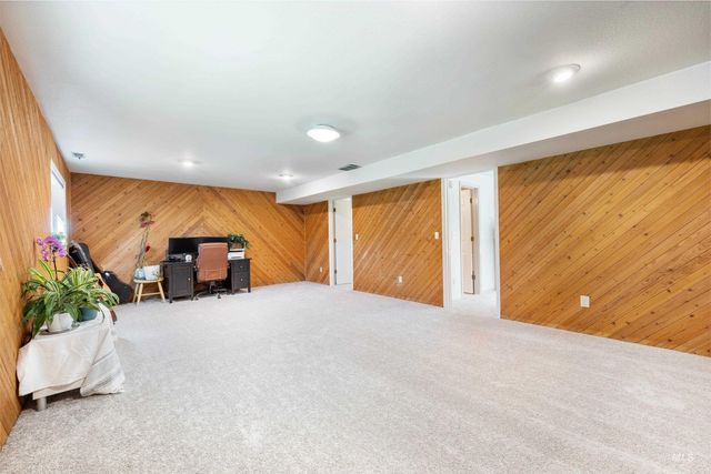 9066 W Brookview Ct, Boise, ID 83709