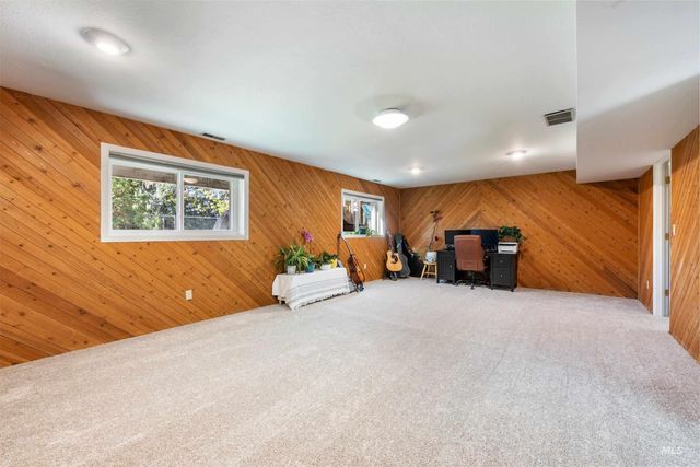 9066 W Brookview Ct, Boise, ID 83709