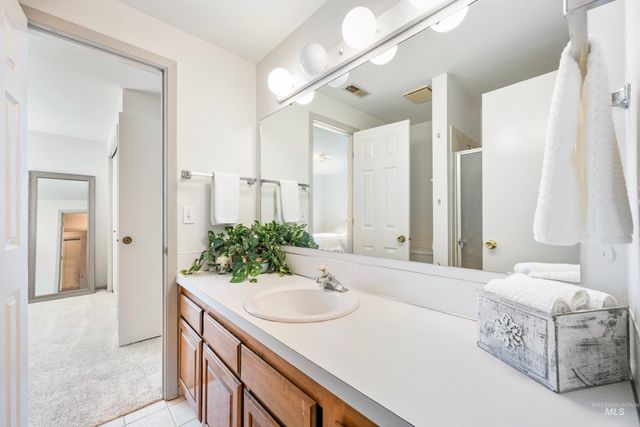 9066 W Brookview Ct, Boise, ID 83709