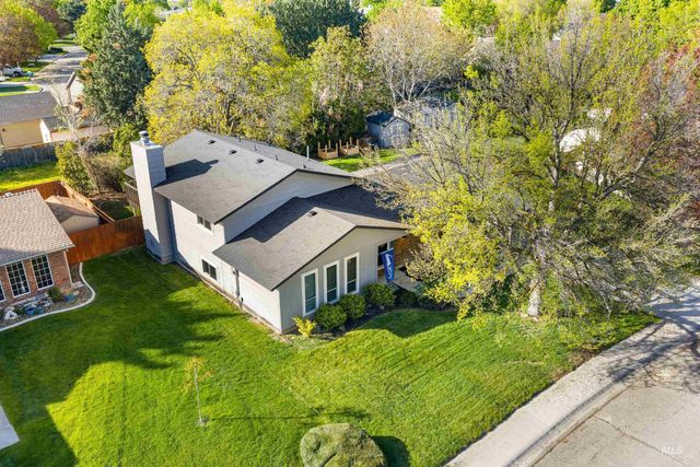 9066 W Brookview Ct, Boise, ID 83709