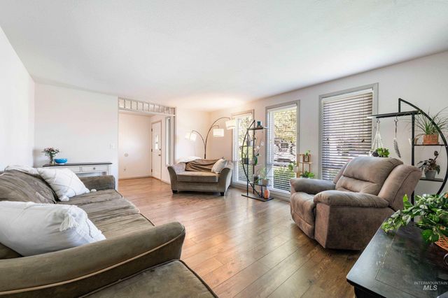 9066 W Brookview Ct, Boise, ID 83709