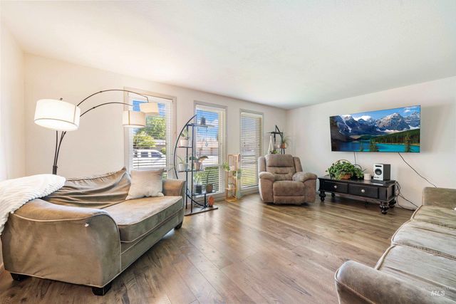 9066 W Brookview Ct, Boise, ID 83709