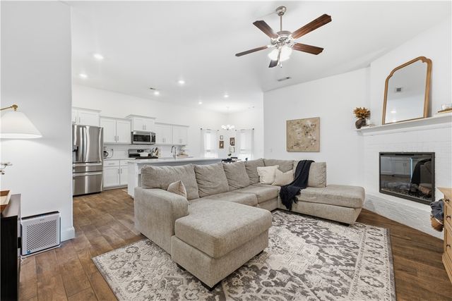 426 NW 59th Avenue, Bentonville, AR 72713