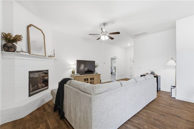 426 NW 59th Avenue, Bentonville, AR 72713