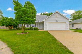 209 W GREEN GABLES DR, Centralia, MO 65240