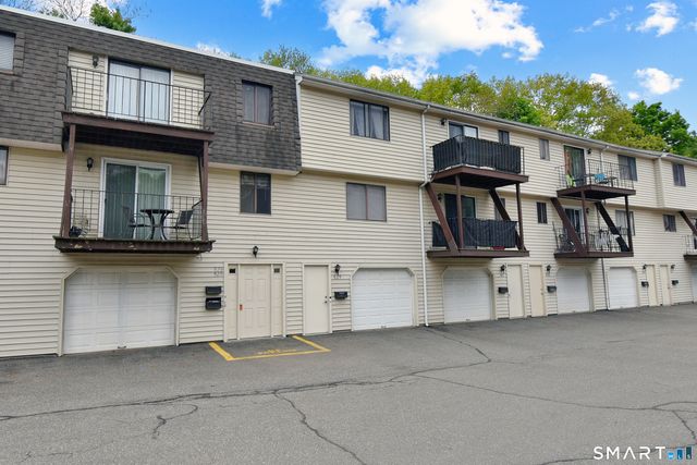 827 Blackstone Village 827, Meriden, CT 06450