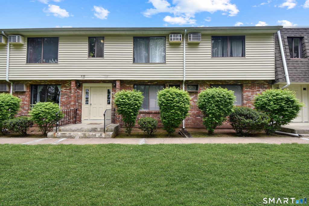 827 Blackstone Village 827, Meriden, CT 06450