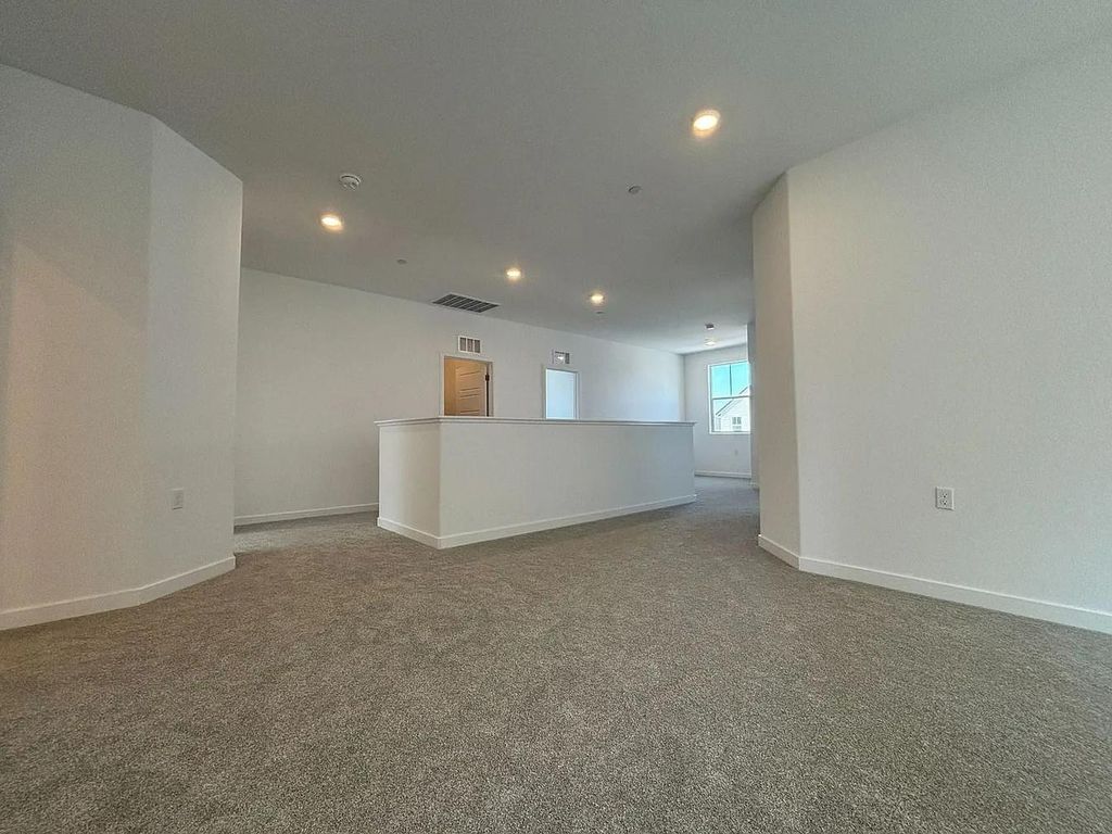 Image 2 of property listing at 1052 Plum Tree Avenue, Clovis, CA 93619