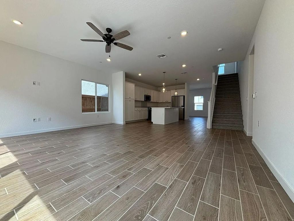Image 4 of property listing at 1052 Plum Tree Avenue, Clovis, CA 93619