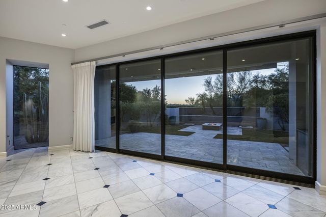 5434 E LINCOLN Drive 67, Paradise Valley, AZ 85253