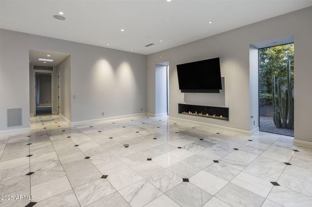 5434 E LINCOLN Drive 67, Paradise Valley, AZ 85253