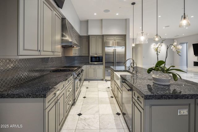 5434 E LINCOLN Drive 67, Paradise Valley, AZ 85253