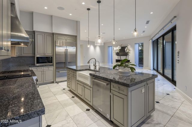 5434 E LINCOLN Drive 67, Paradise Valley, AZ 85253