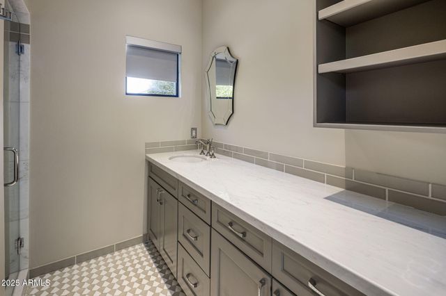 5434 E LINCOLN Drive 67, Paradise Valley, AZ 85253