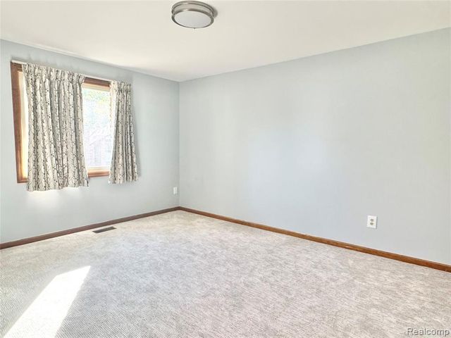 6186 Smithfield Drive, Troy, MI 48085