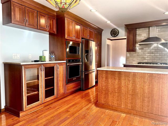 6186 Smithfield Drive, Troy, MI 48085