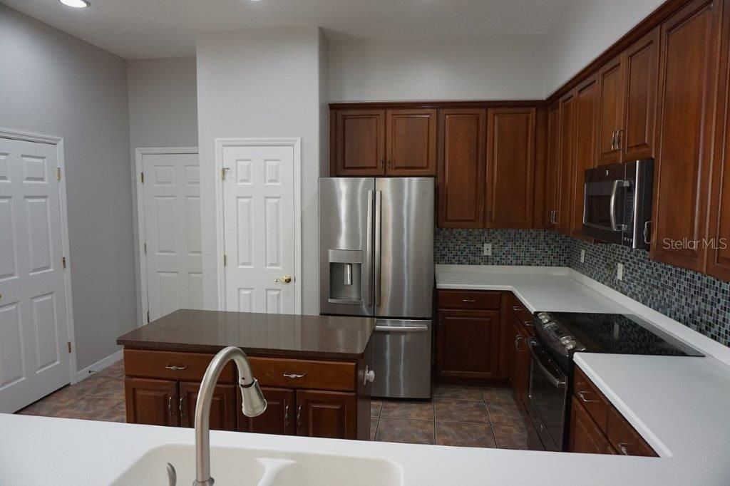 Image 6 of property listing at 8406 FRESCADA COURT, Orlando, FL 32836