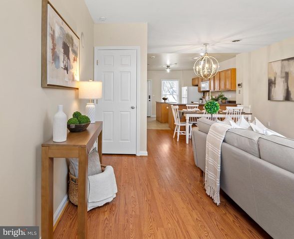 512 SAINT MARY ST, Baltimore, MD 21201