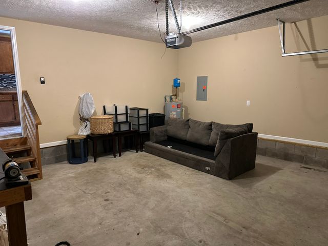 1688 Parkside Dr, Clarksville, TN 37042