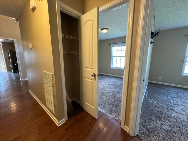 1688 Parkside Dr, Clarksville, TN 37042