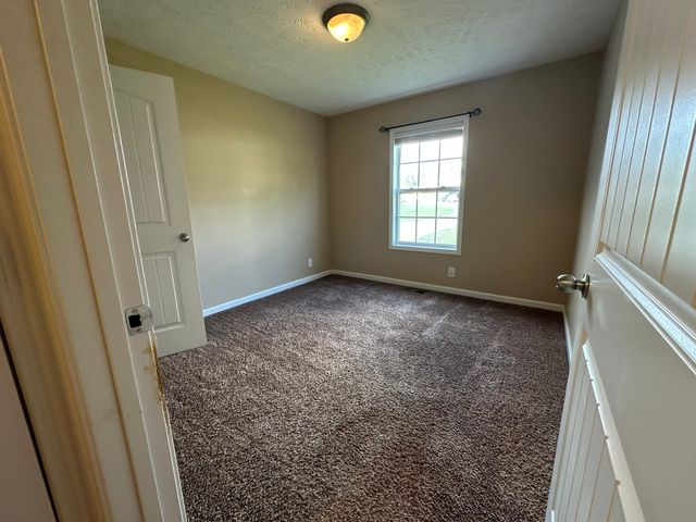 1688 Parkside Dr, Clarksville, TN 37042