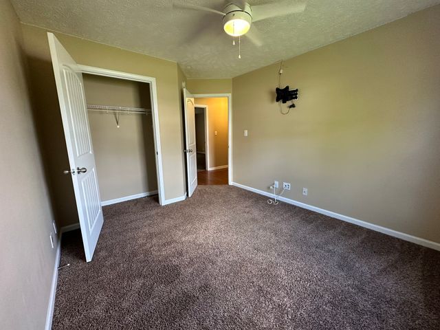 1688 Parkside Dr, Clarksville, TN 37042