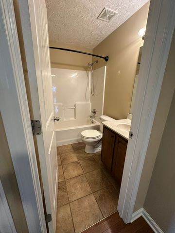 1688 Parkside Dr, Clarksville, TN 37042