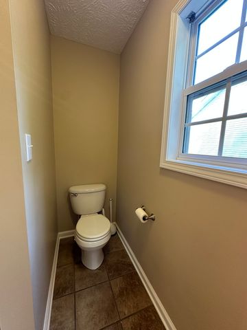 1688 Parkside Dr, Clarksville, TN 37042