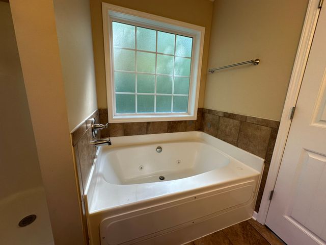 1688 Parkside Dr, Clarksville, TN 37042