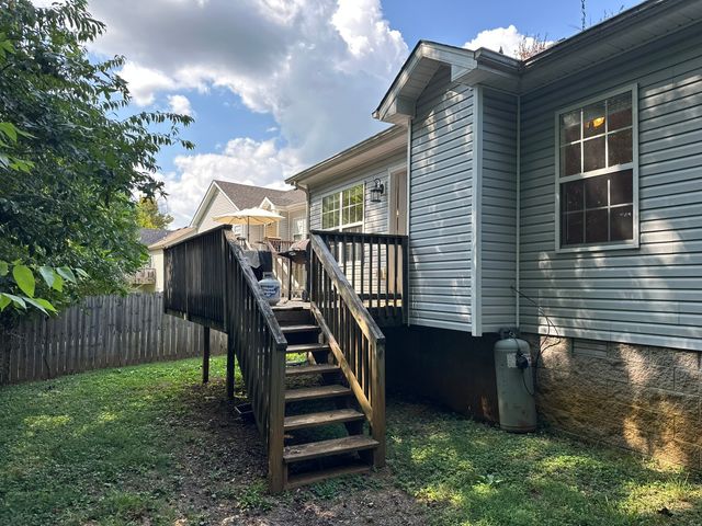 1688 Parkside Dr, Clarksville, TN 37042