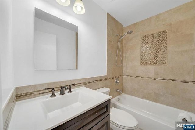 207 Pond Terrace 4D, Twp Of Washington, NJ 07676