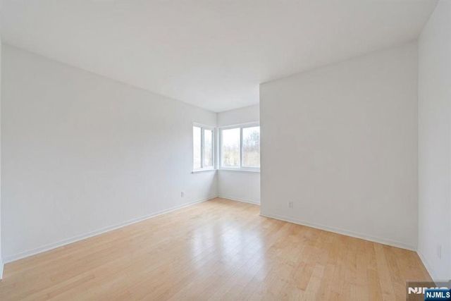 207 Pond Terrace 4D, Twp Of Washington, NJ 07676