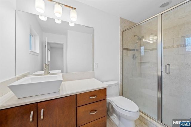 207 Pond Terrace 4D, Twp Of Washington, NJ 07676