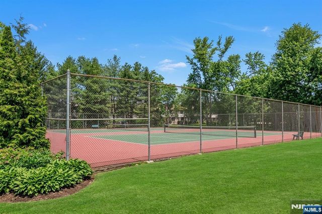 207 Pond Terrace 4D, Twp Of Washington, NJ 07676