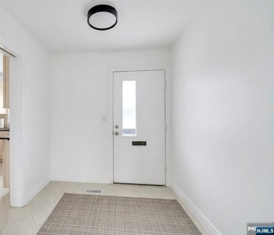 207 Pond Terrace 4D, Twp Of Washington, NJ 07676