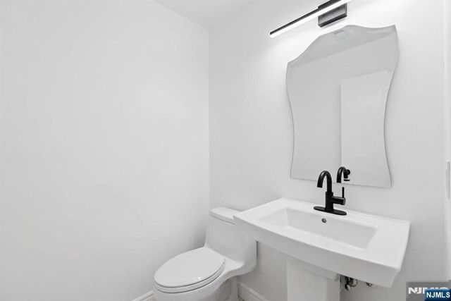 207 Pond Terrace 4D, Twp Of Washington, NJ 07676