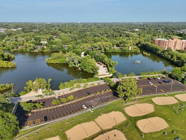 5821 Oakwood Drive A, Lisle, IL 60532