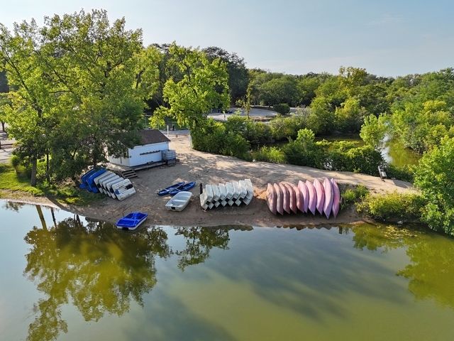 5821 Oakwood Drive A, Lisle, IL 60532