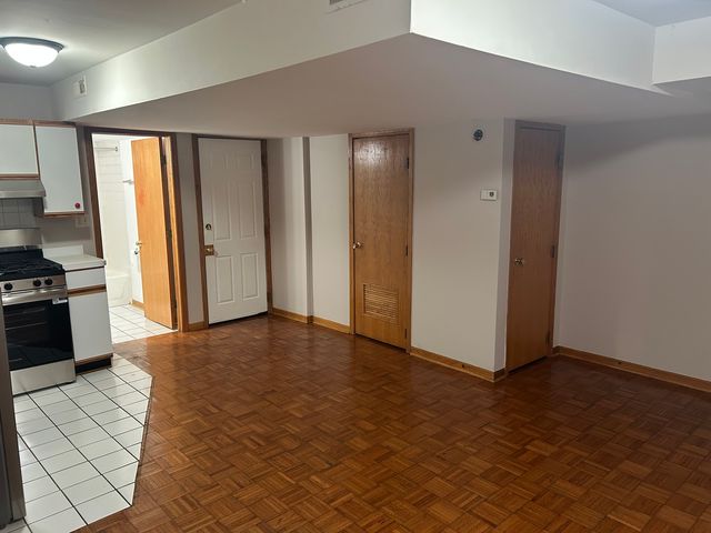 1361 W Sunnyside Avenue GDN, Chicago, IL 60640