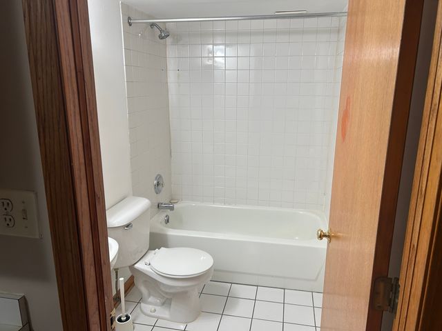 1361 W Sunnyside Avenue GDN, Chicago, IL 60640